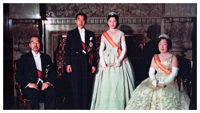 有个国家不承认日本天皇 认为中国皇帝才是皇帝 日本天皇是国王 全网搜