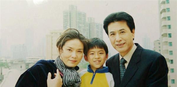 潘虹丈夫恋上小21岁女主持人拒绝朱军表白终皈依佛门