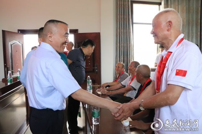 通讯员 李粤东 谢宇雄)7月5日上午,省联社娄底办事处主任朱韶光,副