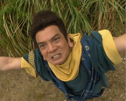 这个人物能如此的讨喜,我认为也与鸠摩智的扮演者李国麟老师有着千丝