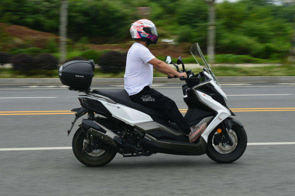 光阳赛艇s350车主约拍 选它不只是因为nss350太难等_腾讯新闻