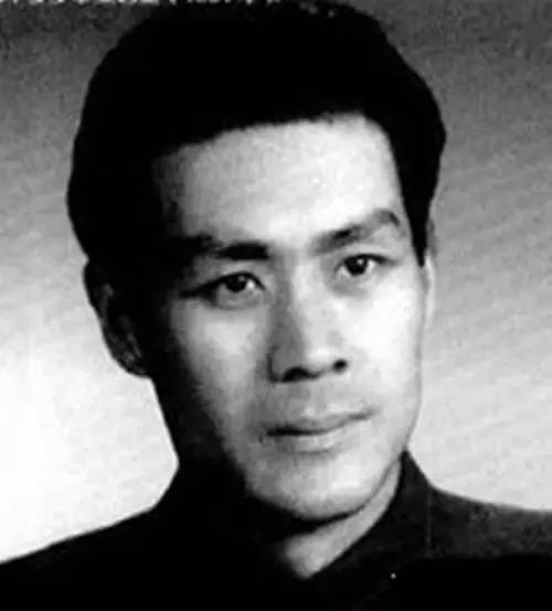 蓝天野:当时我在两个团体,一个是"祖国剧团",那是我们中共地下党在
