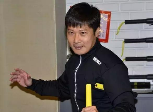 号称替身之王成龙洪金宝都找他做替身钱嘉乐如今怎么样了