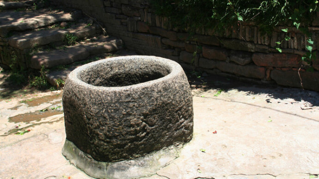 普通水井咋成"镇魂井"?社会事件滋生"灵异谣言"不是第一次