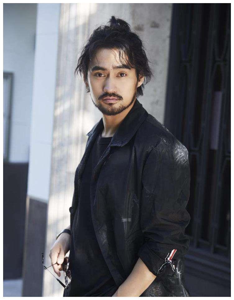 朱一龙太给湖北长脸了颜值和演技并存一笑倾城人气爆棚盘点湖北男明星