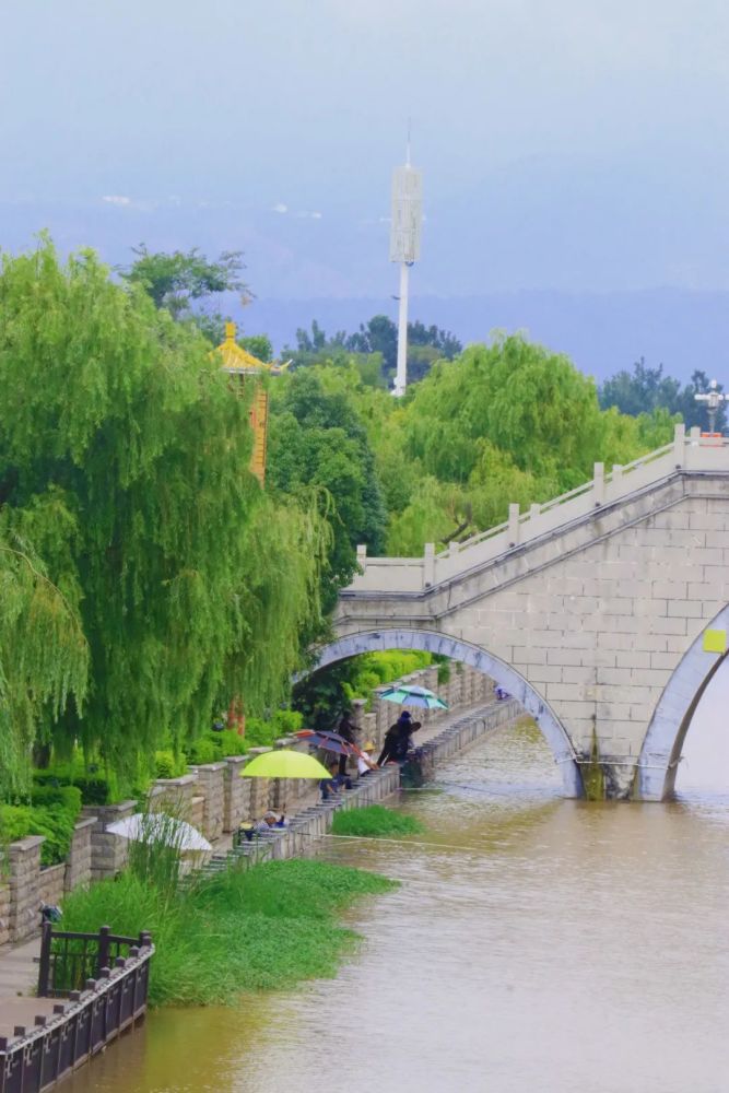 小桥流水绿荫西昌海河天街水乡风韵浪漫多