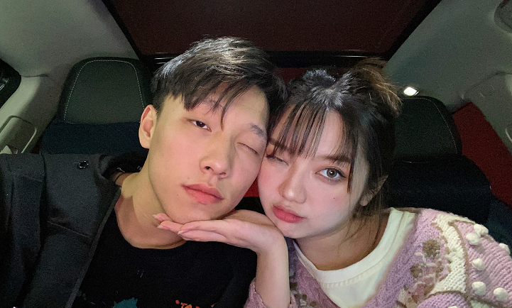 快乐星球冰柠檬扮演者结婚,晒与老公合照大秀恩爱,夸老公超帅!