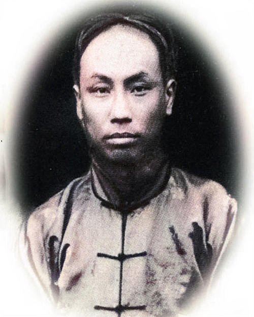 要把自家女儿嫁给他,陈母左挑右选,看中了安徽统领副将高登科的女儿高