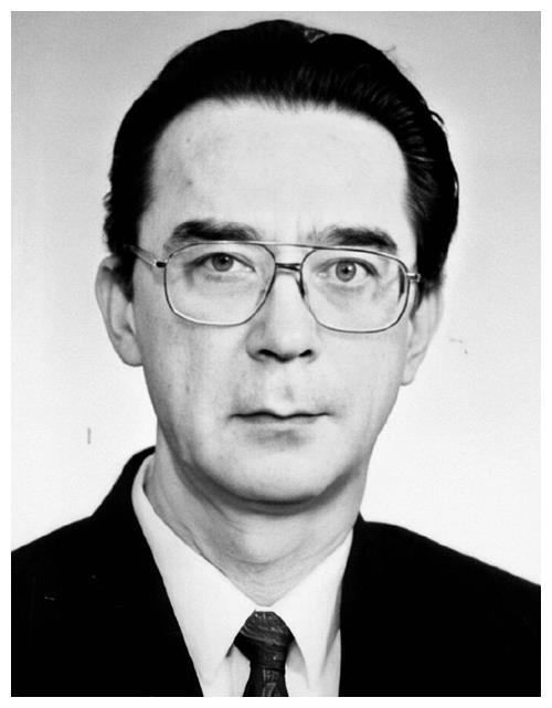 不过对于王德民教授来说,"学霸版吴彦祖"的称号也并没有让他多高兴,他