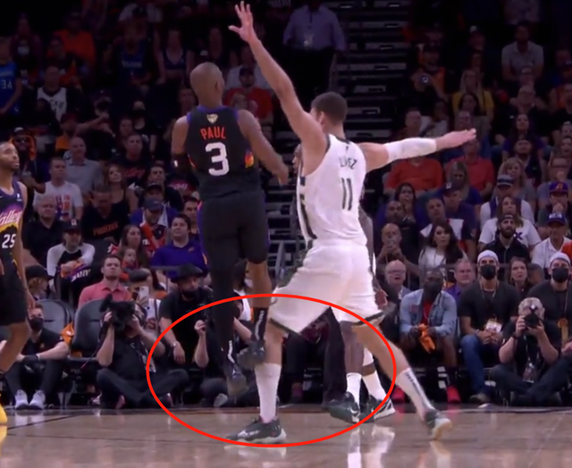 垫脚大队雄鹿惊魂一幕保罗被垫脚摔倒3巨头合砍81分迎开门红