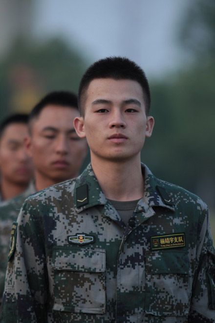 初中毕业后,欧豪考入了广州艺术学校,并系统的学习了音乐.