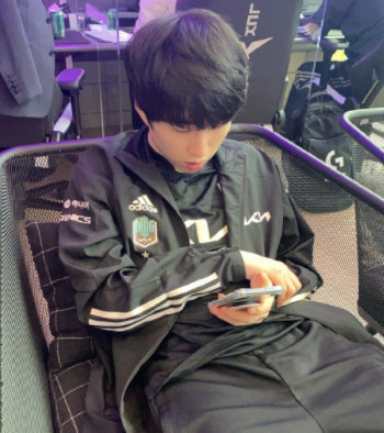 dkkkoma上调二队adc是想让ghost产生危机感