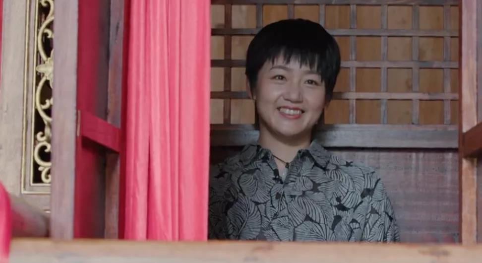 有人问于谦妻子"郭德纲老拿你说事,你介意吗?"她的回答很高明