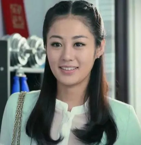 "乡村爱情"王小蒙好不容易走红之后,却遇上了一段不幸的爱情,丈夫被