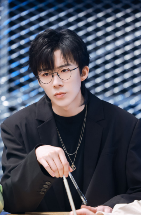 当男星遇上狼尾发型:蔡徐坤很野肖战很苏,但我还是忘不了这位的_腾讯