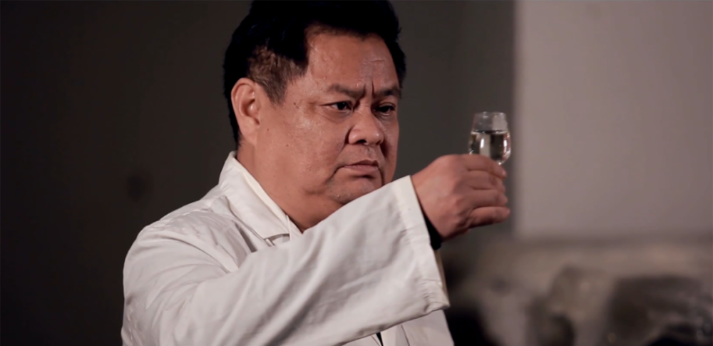 徐强大师以陈藏5年以上的原酒为基础,精选数十种10年以上优质老酒,历