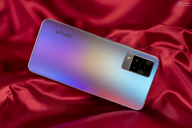 自拍除了要解决光线问题还需要做什么vivos9给出了全部答案