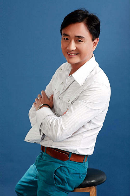 tvb老戏骨吴岱融柔韧度惊人,61岁凌空做一字马,曾被封古装美男