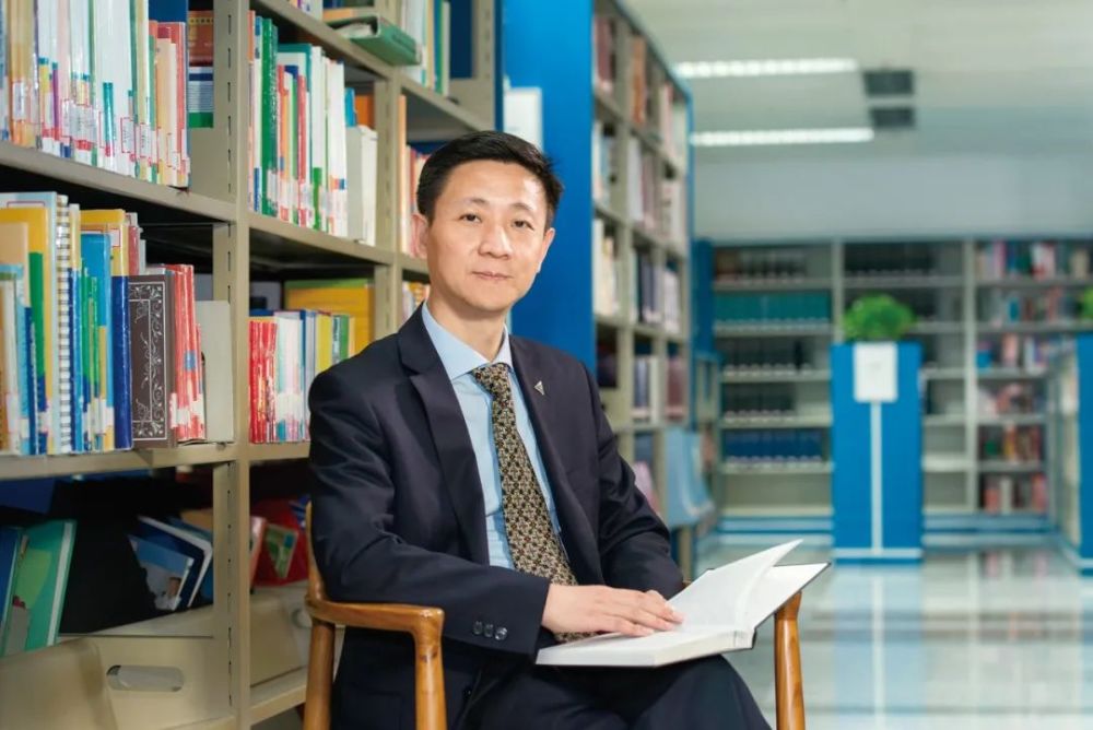 上海科学技术情报研究所所长上海图书馆馆长陈超丨文