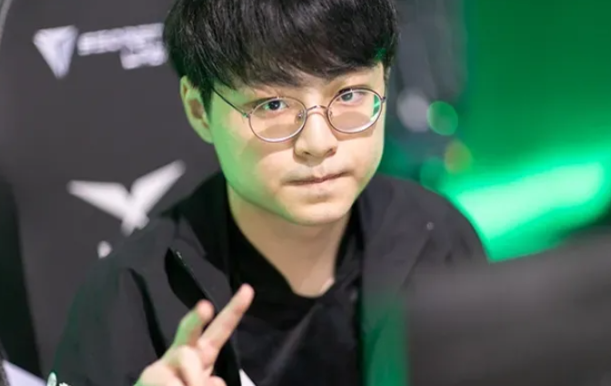 dk教练kkoma首谈上调二队adc理由太过真实lwx直呼内行