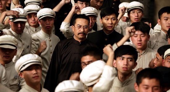 2年后,电影《建党伟业》照这个模式,又请来了周润发,赵本山,刘烨,张震