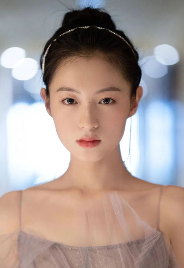 那些既有距离又有亲近代入感的新文青颜