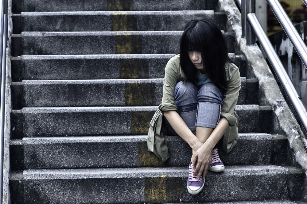 那天她侄子的女朋友过生日,侄子跟她要钱给女朋友买礼物(侄子在她的店