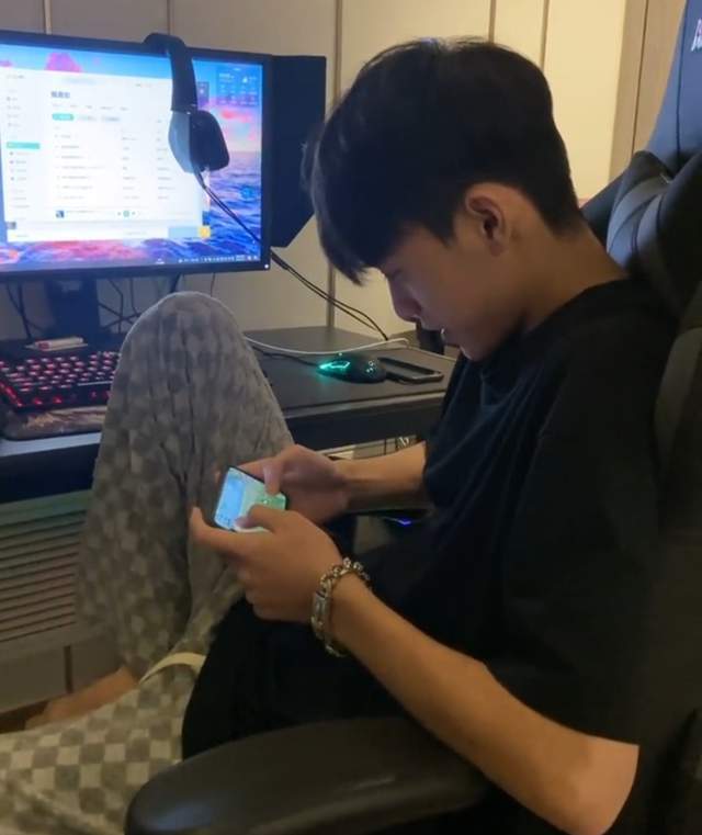 和平精英:又一个大佬要露脸了?姐姐追星余庆伟,恒弟弟心态崩了