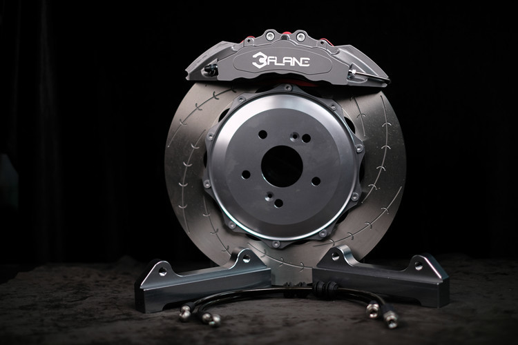 放几张百伦斯balance订制的迈拓刹车高清图吧.