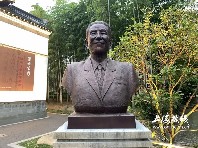 胡问遂先生是沈尹默先生的入室弟子,是中国当代书法史上海派书法家的