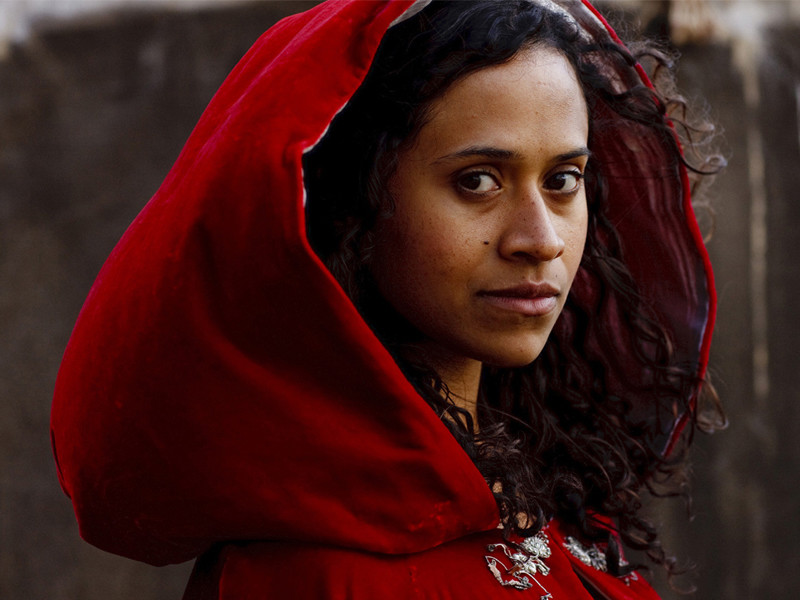 最出名的是这张剧照,妥妥的一个狼孩,有没有?