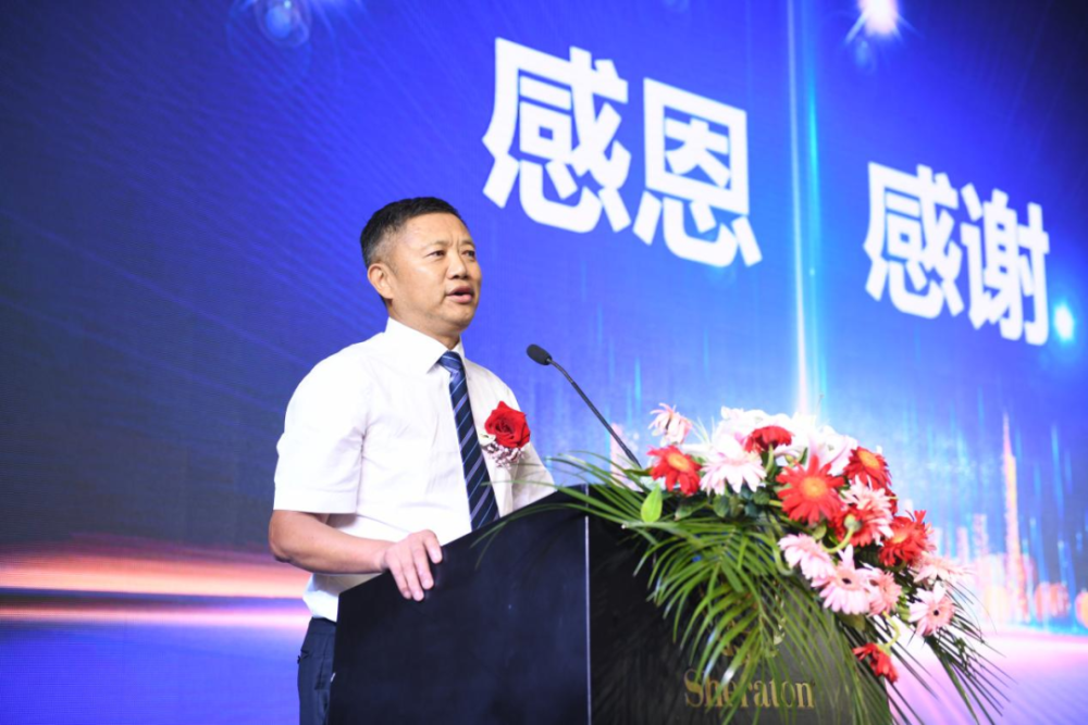 欧亚达控股集团董事长兼总裁徐良喜在致辞中表示,欧亚达汉口旗舰店的