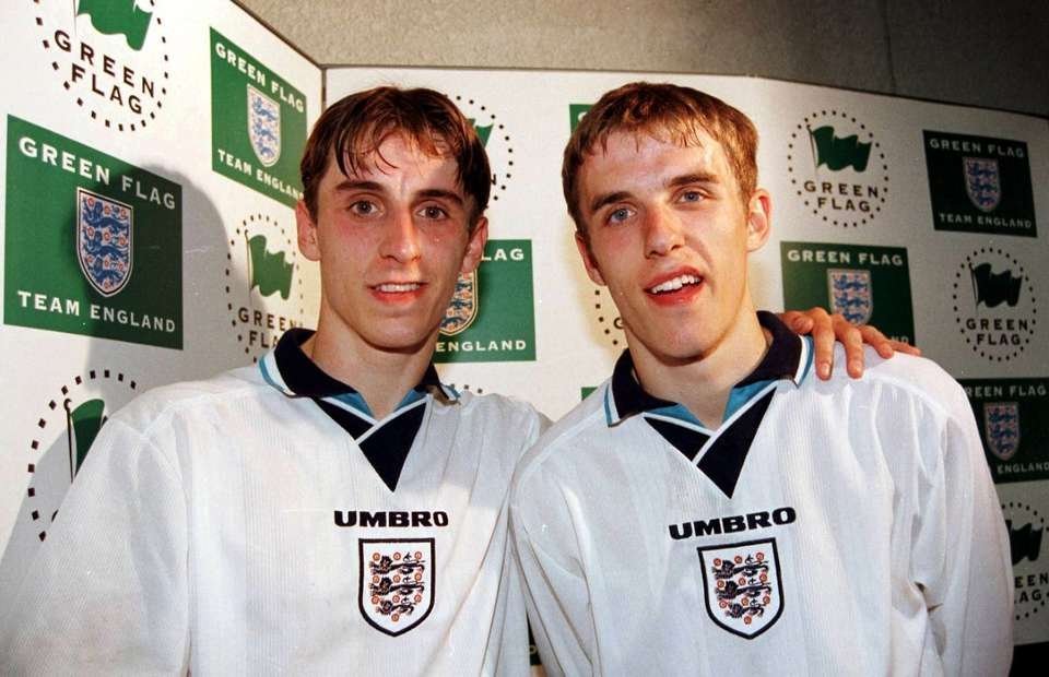 内维尔,阿尤和图雷:效力过英超联赛的46对兄弟球员都是谁?_腾讯新闻