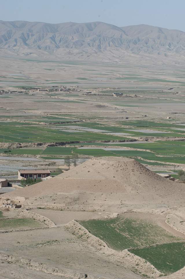 10多年前我在甘肃白银见到了霍去病的点将台圆圆的如今还在