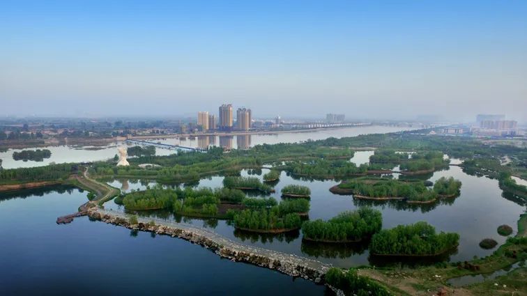 西安浐灞国家湿地公园位于西安市东北部,西安浐灞生态区北翼,灞河入渭