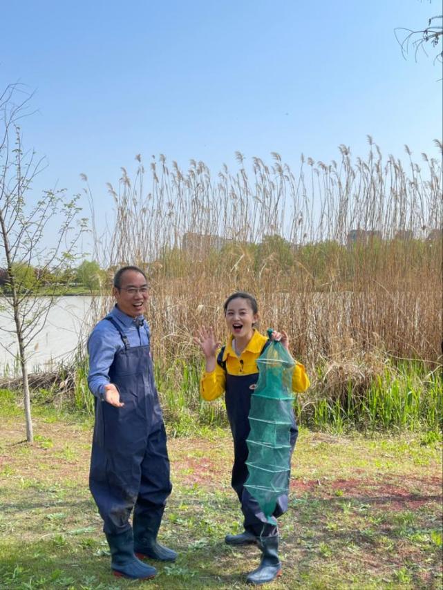 央视主持人植欣资料图片