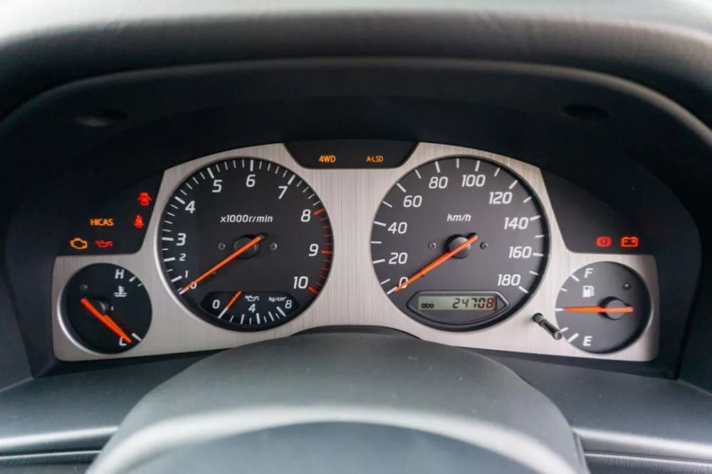 极度罕见的1999年日产r34 gtr正在等待认养