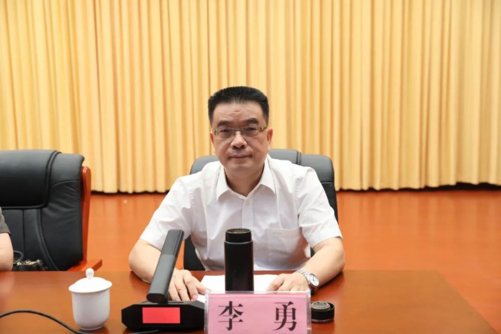 君山区召开领导干部大会宣布省委市委关于君山区主要领导干部调整的