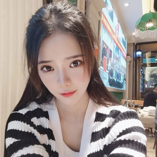 了以黑马之势拿到了2021年夏季巅峰赛新人冠军初夏作为新人主播房间号