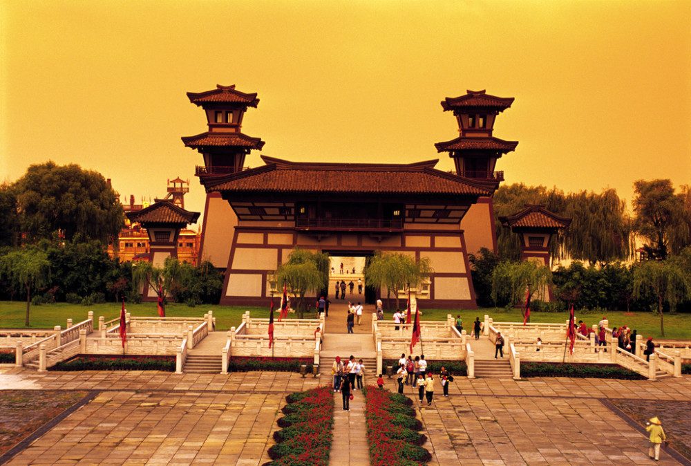 我国首家以影视文化与旅游相结合的主题公园,是5a级旅游景区