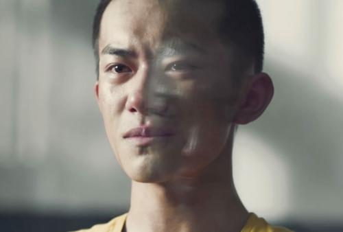 2020年5月,韩廷导演《小红花》开拍,再次接演抗癌病人,"剃光头,演病人