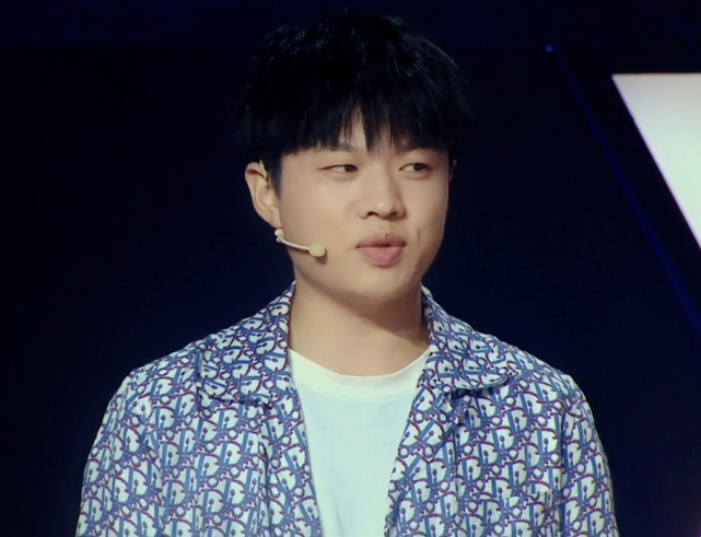 九天狐卖掉豪车迈凯伦,被喷子吐槽没有良心,九天狐直接说出原因