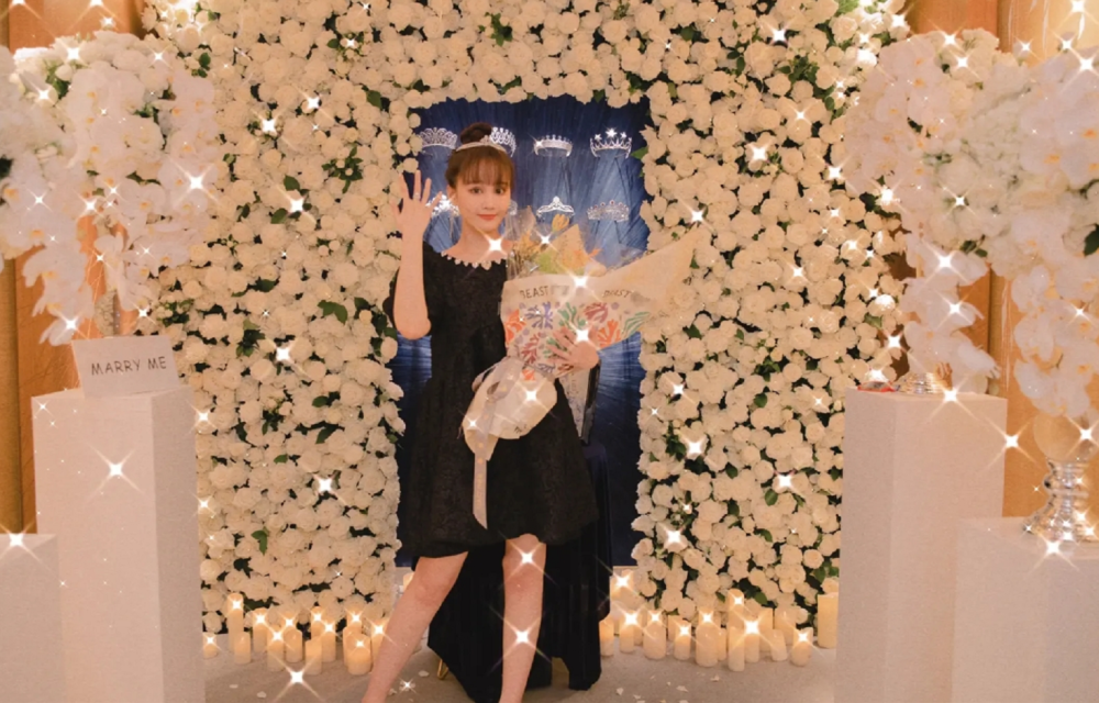 趙本山女兒再秀恩愛 和男友草地上翩翩起舞 甜蜜相擁 中國熱點