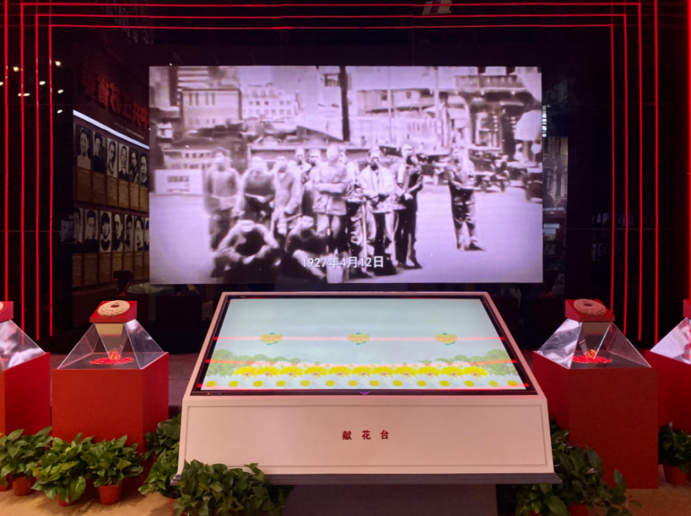 这个人气火爆的展览 有个让人暖心的小心思 腾讯新闻