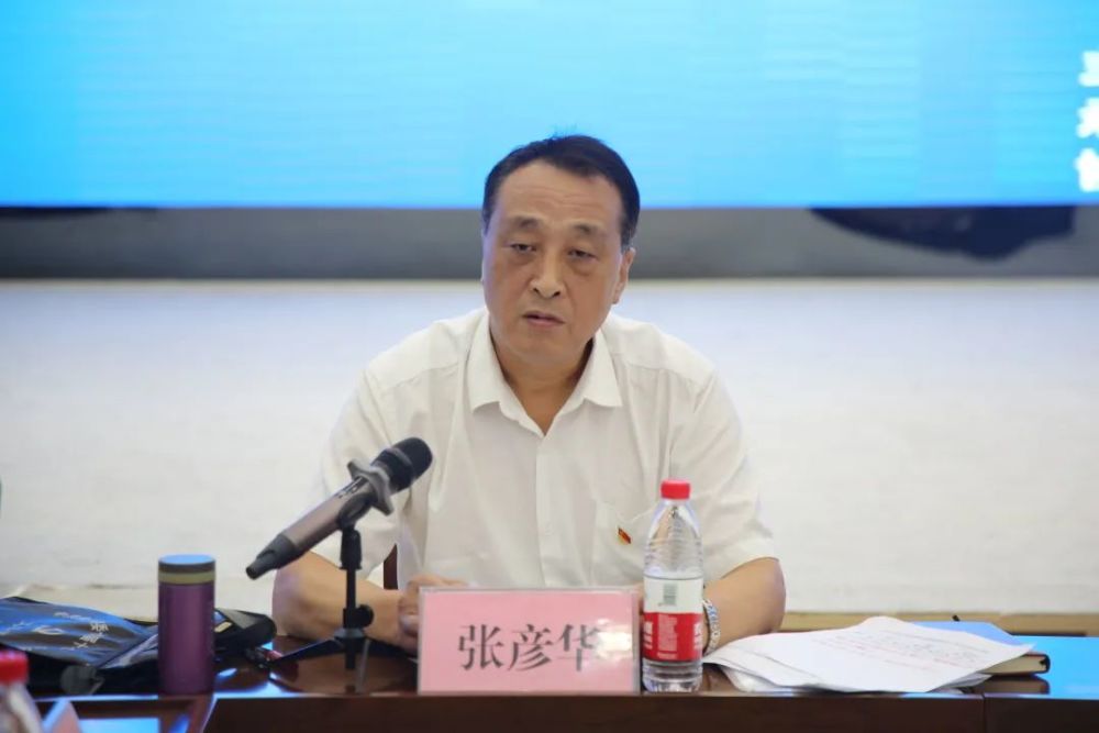 县中小企业局局长李庆育,县人行行长张彦华,曲沃县各金融机构,企业