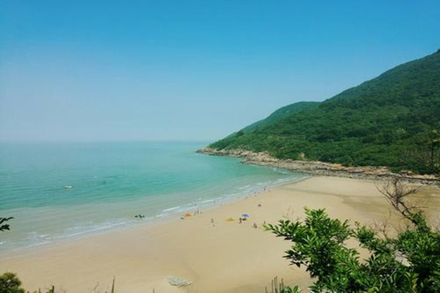 江苏省唯一的4a级海滨旅游景区,集青山,碧海,茂林,海蚀奇石,天然沙滩