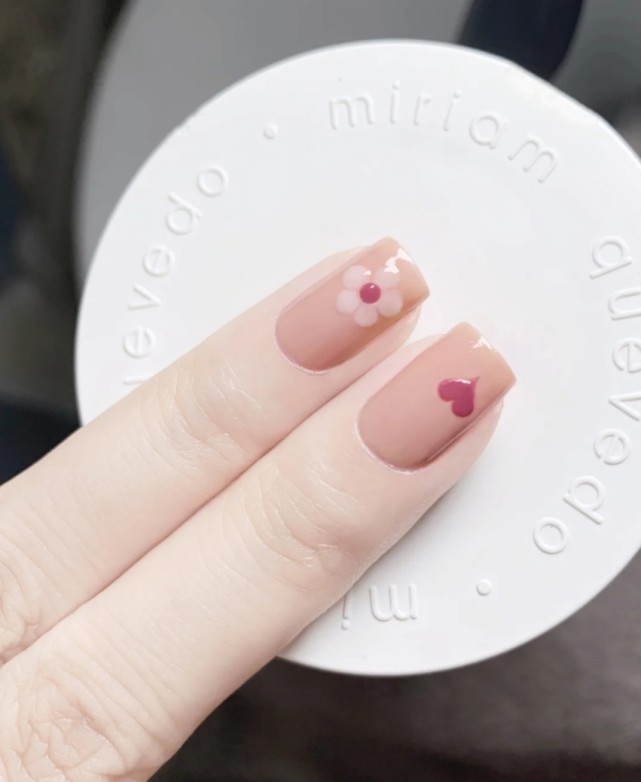 小熊软糖冰透奶咖甜豆沙温柔显白美甲