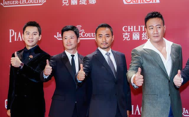 《长津湖》剧组亮相上影节 吴京张涵予集体点赞_腾讯新闻