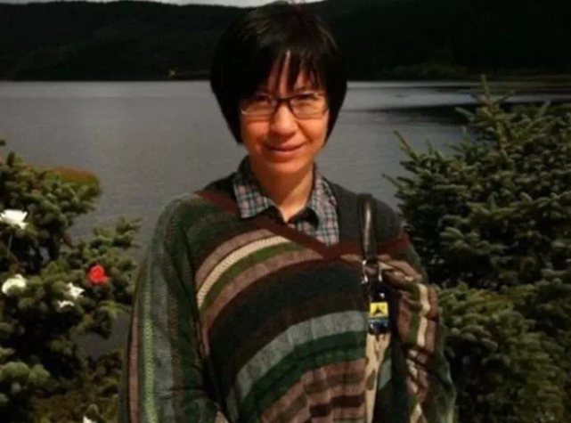 2018年,他的粉丝就多次谴责前经纪人王桂红工作安排不合理,导致华晨宇