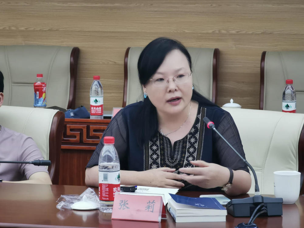 "张莉说,"这个作品的朴素就是说他没有那么多技巧,他是从生活中来的